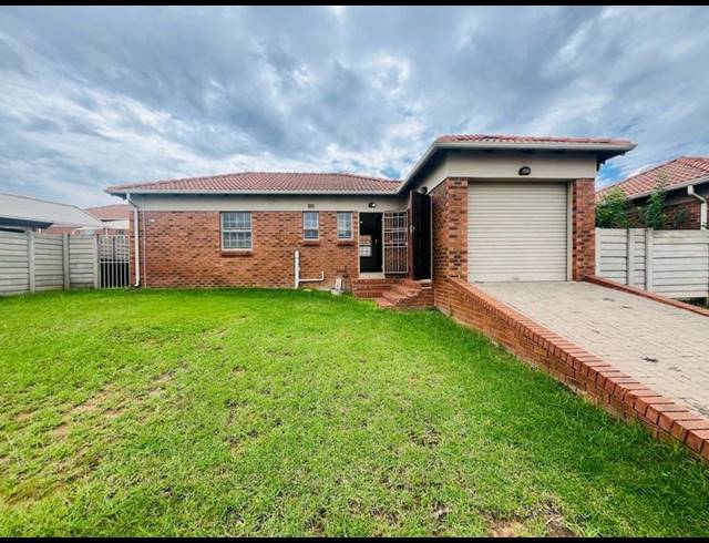 3 BEDROOM HOUSE FOR SALE IN THATCH HILL ESTATE